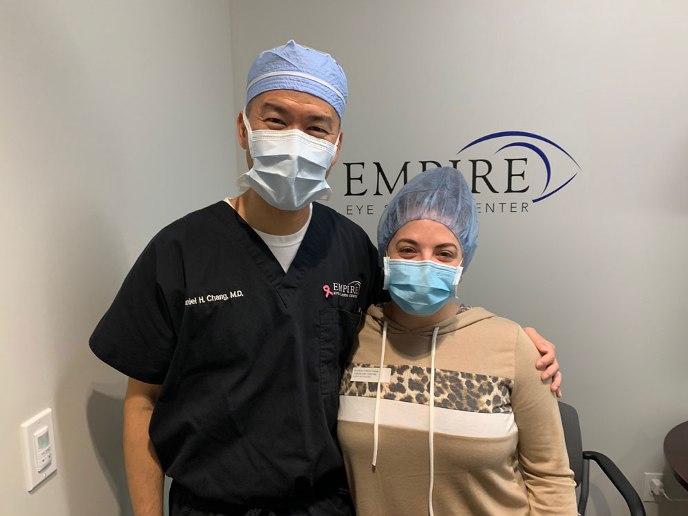 Dr. Chang with a masked LASIK patient prior to surgery. Surgeons should take steps to prevent the fogging of femtosecond laser applanation cones on patients who wear masks during the procedure, Dr. Chang said. Source: Daniel Chang, MD