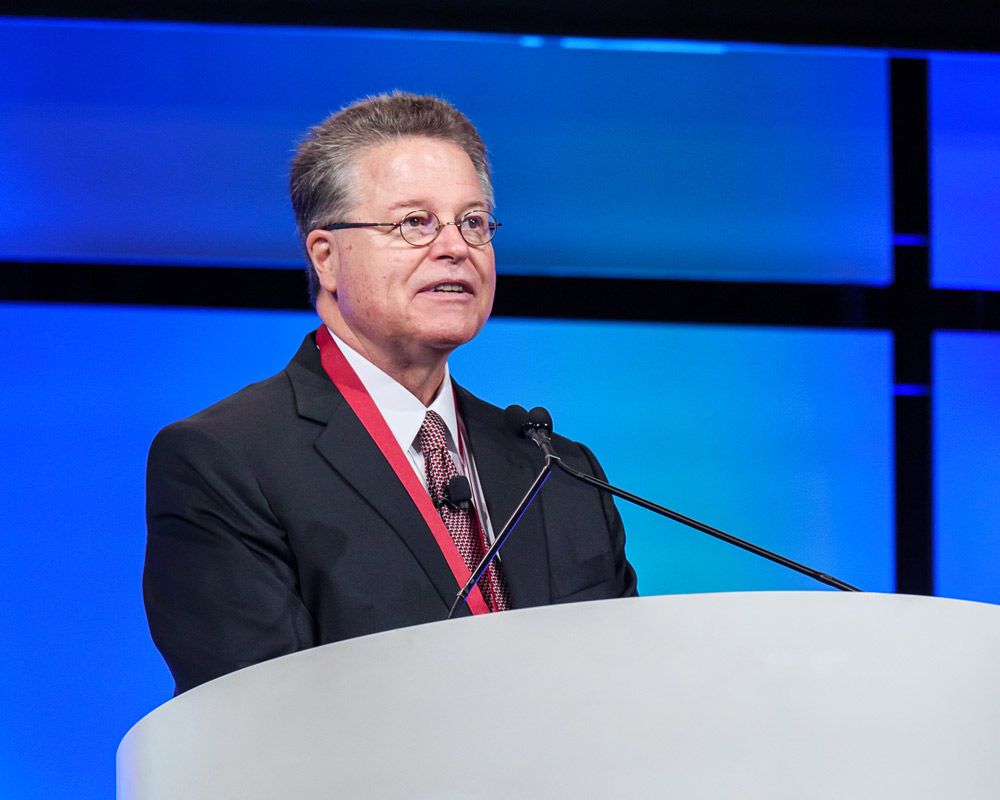 Dr. Hill delivers the Richard L. Lindstrom, MD, Lecture. Source: ASCRS