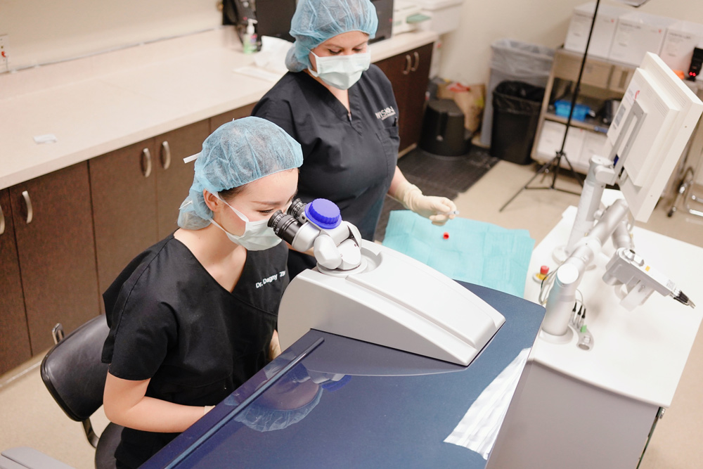 Dr. Zhu at the excimer laser
Source: Dagny Zhu, MD