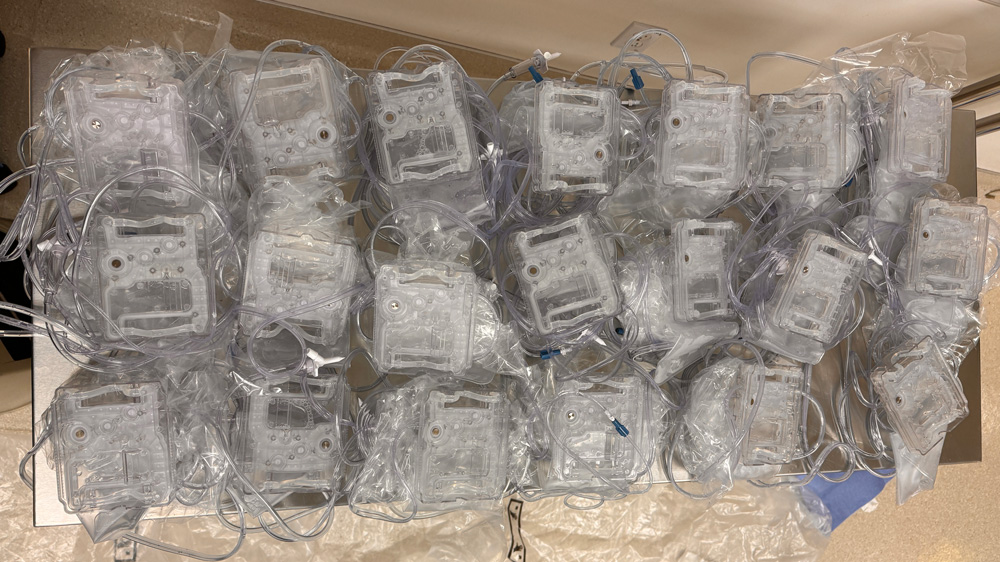 Twenty single-use Johnson & Johnson Vision Signature Pro phaco tubing/cassette sets are replaced by one Compact Intuitiv multiuse cassette.
Source: David F. Chang, MD